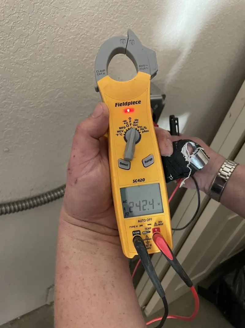 Voltage testing with clamp meter during Outlet Installation in Sandwich